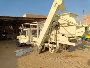 PICKUP OPERATED GROUNDNUT THRESAR